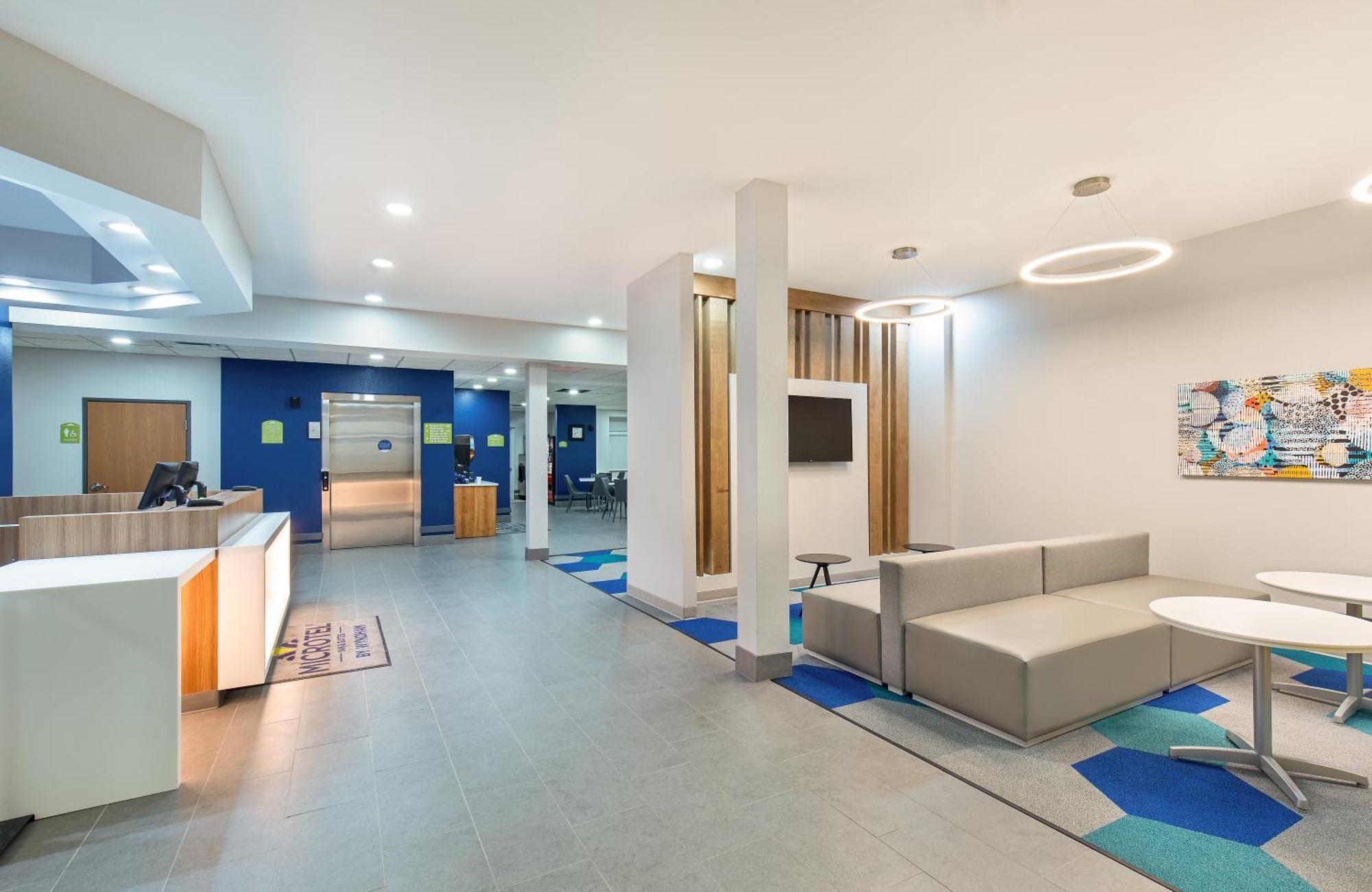 Microtel Inn & Suites Columbus North Bagian luar foto