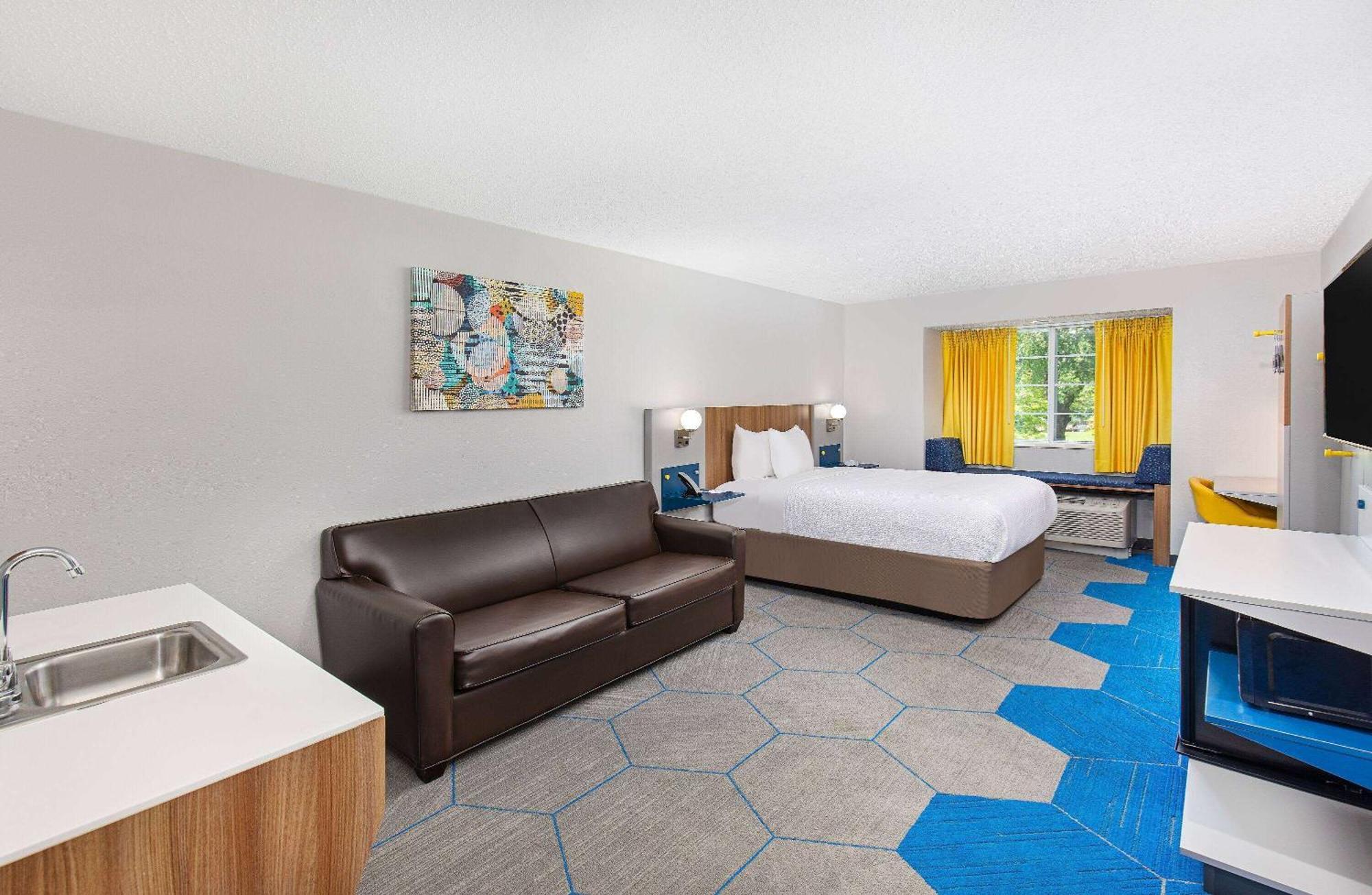 Microtel Inn & Suites Columbus North Bagian luar foto