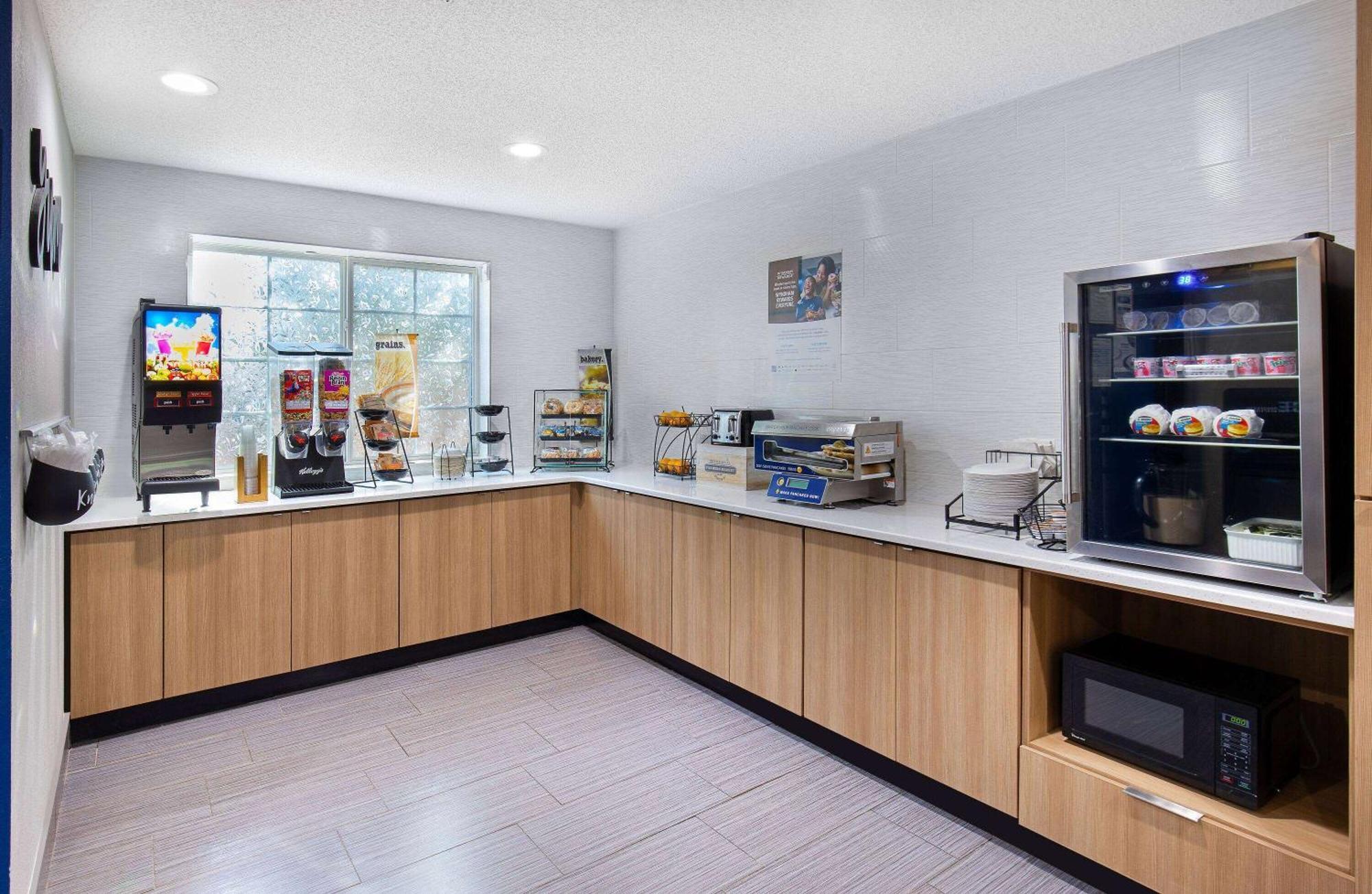 Microtel Inn & Suites Columbus North Bagian luar foto